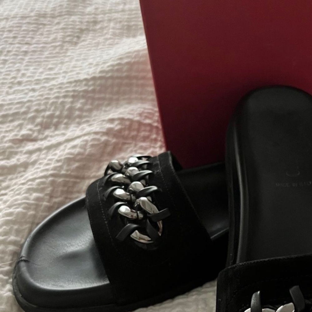 Valentino Slides View 4